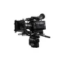 Blackmagic Design URSA Cine 12K LF 100G profesionālā kinokamera uz stabila statīva, ar lielu 7 colu skārienekrāna skatu, objektīva stiprinājuma zonu un izturīgu dizainu augstas kvalitātes filmēšanai.