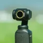 Movmax 8-stūru zvaigžņu efektu filtris DJI Pocket 3 – tuvplāna skats uz magnētisko efektu lēcas pievienojumu