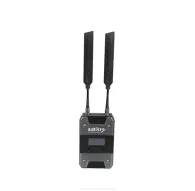 Беспроводной видеопередатчик Vaxis STORM 3000 TX с двумя плоскими антеннами, вид спереди, с OLED-дисплеем и металлическим корпусом для профессиональных вещаний и кинопроизводстваБеспроводной видеопередатчик Vaxis STORM 3000 TX с двумя плоскими антеннами, вид спереди, с OLED-дисплеем и металлическим корпусом для профессиональных вещаний и кинопроизводства