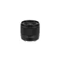 Viltroks AF 14mm f/4.0 FE ultraplašs objektīvs ar pievienotu objektīva vāciņu, demonstrējot kompakto dizainu un izturīgu metāla montāžu pilna kadra kamerām