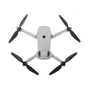 DJI Lito X1 bezpilota lidmašīna no augšas, ar izstieptiem melniem propelleriem un oranžiem galiem, demonstrējot kompaktu salokāmu dizainu un centrālo kameru ar gimbal aizsargu