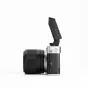 Вспышка Viltrox Vintage Z2-F для фотоаппаратов Fujifilm с регулируемыми уровнями мощности, закрепленная на горячем башмаке камеры, вид сбоку