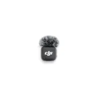 Передатчик беспроводного микрофона DJI Mic Mini 2 с серым меховым ветрозащитным колпачком, вид сверхуПередатчик беспроводного микрофона DJI Mic Mini 2 с серым меховым ветрозащитным колпачком, вид сверху