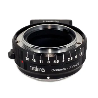 Metabones Contarex uz X-mount adapteris melnā matēta finišā ar diafragmas skalu no f/1.4 līdz f/22, sarkano diafragmas kontroles indikatoru un noņemamu statīva kāju.