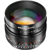Meike 50mm f/0.95 lēca Sony E-mount kamerām ar izcilu boke un manuālo fokusu, priekšējais skatsMeike 50mm f/0.95 lēca Sony E-mount kamerām ar izcilu boke un manuālo fokusu, priekšējais skats