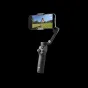 Стабилизатор DJI Osmo Mobile 8 с телефоном в действии, демонстрирующий 360° вращение и умное отслеживание для стабильной съемки видео на открытом воздухе