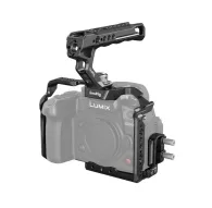 SmallRig alumīnija kameras korpuss Panasonic LUMIX GH6 ar augšējo rokturi, HDMI un USB-C kabeļu fiksatoru un daudzveidīgām montāžas vietām zemleņķa uzņemšanaiSmallRig alumīnija kameras korpuss Panasonic LUMIX GH6 ar augšējo rokturi, HDMI un USB-C kabeļu fiksatoru un daudzveidīgām montāžas vietām zemleņķa uzņemšanai