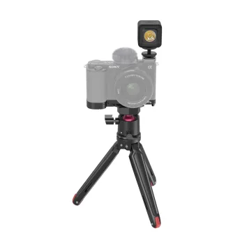 SmallRig vlogera komplekts Sony ZV-E10 ar mini LED gaismu, statīvu ar fluidu galvu un aukstā pēda adapteri profesionālai videofilmēšanai un vlogiem.