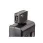 Адаптер Swit S-7111 для преобразования D-tap в USB с выходом 5V/1.5A, установленный на аккумуляторной батарее с D-tap и USB выходами.