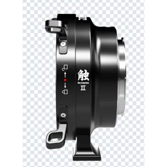 DZOFILM Octopus Adapter II PL-L Leica L-montāžas kamerām, melns metāla sānu skats, izceļot šīmu regulēšanas sistēmu un drošo bloķēšanas mehānismu.