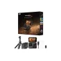 Комплект Insta360 Ace Pro 2 Creator Bundle 2.0 с камерой, мини-штативом с пультом управления Mini 2-in-1 Tripod 2.0, тремя аккумуляторами, хабом быстрой зарядки и аксессуарами, разложенными перед упаковочной коробкой.