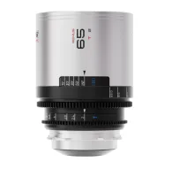 BLAZAR Remus 65mm 1.5X anamorfs lēca ar PL montāžu - priekšējais skats ar sudraba spīdējo dizainu, 16 plātņu diafragmu un precīziem fokusa/atvērtuves gredzeniemBLAZAR Remus 65mm 1.5X anamorfs lēca ar PL montāžu - priekšējais skats ar sudraba spīdējo dizainu, 16 plātņu diafragmu un precīziem fokusa/atvērtuves gredzeniem