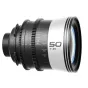 BLAZAR Viper 50mm T2.1 pilnformāta 1.5X anamorfa objektīvs ar PL montāžu, izceļot priekšējās lēcas un fokusa gredzena detaļas