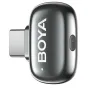 BOYA mini 2-02 bezvadu mikrofona uzlādes korpuss ar USB-C pieslēgumu un zaļu barošanas indikātoru