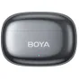 Зарядный кейс Boya mini 2-01 для беспроводного микрофона, стильный черный дизайн с выгравированным названием 'BOYA', небольшая синяя индикаторная лампочка, компактный и минималистичный.