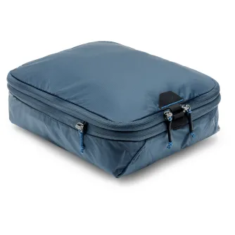 Peak Design Packing Cube SMedium okeāna zilā ar divām UltraZip aizdares, atšķirīgu dizainu un izturīgu 70D reciklētu apvalku efektīvai ceļošanas pakotnei.