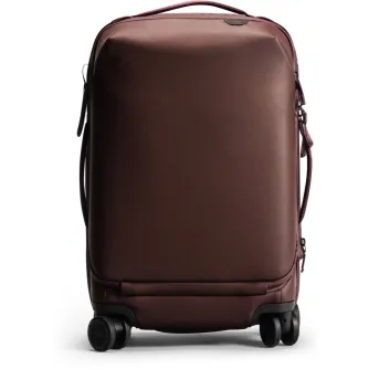 Коричневый чемодан Peak Design Roller Pro Carry-On, вид сзади с убирающимися колесами и выдвинутой верхней ручкой