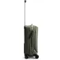 Peak Design Roller Pro Carry-On olīvzaļā krāsā ceļas rullis ar izstieptu rokturi, ar aizsardzību pret apstākļiem UltraZip slēdzējiem un Cord Hook nesēju sistēmu, paredzēts izturīgai ceļojumu uzglabāšanai.