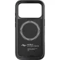 Peak Design iPhone 17 Pro Everyday Fabric Case - aizmugure, demonstrējot SlimLink magnētiskās savienojuma tehnoloģiju, melnā krāsā