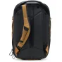 Рюкзак Peak Design Travel Backpack 30L в цвете койот, вид сзади с расширяющимся доступом UltraZip и прочным материалом Coyote X-Pac