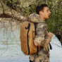 Рюкзак Peak Design Travel Backpack 30L в цвете койот, изготовленный из прочного переработанного материала Coyote X-Pac™, идеален для повседневного использования и коротких поездок.