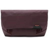 Расширяемый фотоорганайзер Peak Design Field Pouch V2 в цвете Eclipse, вид спереди с водоотталкивающим корпусом из 400D нейлона и регулируемыми петлями для ремняРасширяемый фотоорганайзер Peak Design Field Pouch V2 в цвете Eclipse, вид спереди с водоотталкивающим корпусом из 400D нейлона и регулируемыми петлями для ремня