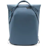 Рюкзак-сумка Peak Design Everyday Totepack V2 20L голубого цвета с влагозащитным покрытием, мягкими плечевыми лямками, двойными боковыми молниями и магнитной застежкойРюкзак-сумка Peak Design Everyday Totepack V2 20L голубого цвета с влагозащитным покрытием, мягкими плечевыми лямками, двойными боковыми молниями и магнитной застежкой
