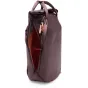 Peak Design Everyday Totepack V2 20L Eclipse burgundas mugursoma ar atvērtu galveno nodalījumu, kurā redzami polsterētie dalītāji un paplašināma ietilpība līdz 25L