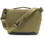 Peak Design Everyday Messenger V2 13L olīvzaļā laika apstākļiem izturīga soma ar mīksto plecu jostu un augšējo rokturi