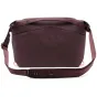 Peak Design Everyday Sling V2 10L burgundijas krāsā, aizsargāta plecu soma ar mīkstiem siksnām un laptopa nodalījumu.