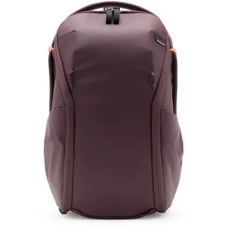 Рюкзак Peak Design Everyday Backpack Zip V2 15L бордового цвета в переднем виде с всепогодной защитой 400D переработанного нейлона и двумя боковыми карманами