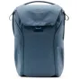 Рюкзак Peak Design Everyday Backpack V2 30L океанского цвета, вид спереди с застежкой MagLatch и прочным 400D переработанным нейлоном
