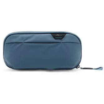 Peak Design Wash Pouch S океанского синего цвета – компактный туалетный мешок с прочной всепогодной защитой UltraZip и минималистичной организацией для путешествий