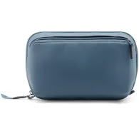 Сумка для туалетных принадлежностей Peak Design Wash Pouch в океановом синем цвете с прочным водоотталкивающим материалом и надежной молнией UltraZip.Сумка для туалетных принадлежностей Peak Design Wash Pouch в океановом синем цвете с прочным водоотталкивающим материалом и надежной молнией UltraZip.
