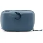 Сумка для туалетных принадлежностей Peak Design Wash Pouch океанского синего цвета с прочной водоотталкивающей тканью и складным алюминиевым крючком для удобной организации.