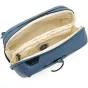 Открытый кейс Peak Design Wash Pouch в океаническом синем цвете с прочным молниевым замком UltraZip, силиконовыми сетчатыми карманами и магнитным держателем для зубной щетки для путешествий.