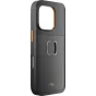 Чехол Peak Design GNAR для iPhone 16 Pro - прочный черный боковой вид с текстурной кромкой, съемной USB-C заглушкой и алюминиевой кнопкой