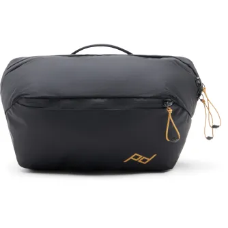 Peak Design Outdoor Sling 4L melnā krustnīcas soma ar laika apstākļiem izturīgu Terra Shell™ materiālu, magnētisko telefona kabatu un izturīgu UltraZip™ aizdari.