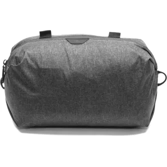 Peak Design Shoe Pouch charcoal – ultra-lightweight, packable shoe storage with self-healing 70D nylon and integrated stuff sack.