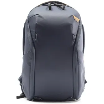 Рюкзак Peak Design Everyday Backpack Zip V2 15L темно-серый вид спереди с всепогодной защитой из 400D переработанного нейлона и двумя боковыми карманами