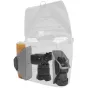 Peak Design Everyday Messenger V2 13L pelēkā fotogrāfu soma ar organizētu iekšpusi, kurā ir DSLR kameras nodalījums, laptopa/planšeta sleja un FlexFold dalītāji aprīkojuma uzglabāšanai