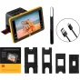 Kodaka Slide N Scan Max digitālā filmas skeneris ar 7 colu LCD ekrānu, kurā redzama skenēta ģimenes fotogrāfija, pilns aksesuāru komplekts ar adapteriem 135, 110 un 126 formātiem, USB kabelis, tīrīšanas birste un lietošanas inst