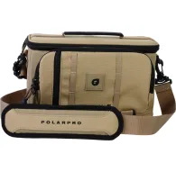 Сумка-слинг PolarPro RoadRunner 6L Desert бежевого цвета с регулируемыми ремнями и передним молниевым карманом для фотоаппаратов и аксессуаровСумка-слинг PolarPro RoadRunner 6L Desert бежевого цвета с регулируемыми ремнями и передним молниевым карманом для фотоаппаратов и аксессуаров