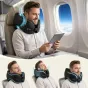 Tech-Protect ComfortRest melnā krāsā ceļa kakla spilvens ar regulējamo siksnu un noņemamu mazgājamo pārvalku mūsdienīgā birojā