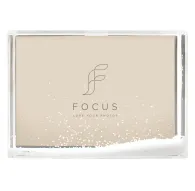 Stilīgs akrila fotogrāfiju rāmis ar sniega globusa efektu, ideāli piemērots 10x15 cm fotogrāfijāmStilīgs akrila fotogrāfiju rāmis ar sniega globusa efektu, ideāli piemērots 10x15 cm fotogrāfijām