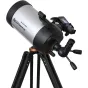 Телескоп Celestron StarSense Explorer DX5 SCT, установленный на черном штативе с док-станцией для смартфона, с серебристым корпусом, красной точечной искательской трубкой и 5-дюймовой оптической трубой Шмидта-Кассегрена для набл