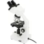 Celestron Labs CB1000CF mikroskops ar četriem apkromatiskiem objektīviem, koaksialajiem fokusēšanas pogām un regulējamu LED apgaismojumu uz vienkārša balta fona.
