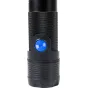 Celestron ThermoTorch 3 многофункциональный фонарь, обогреватель для рук и зарядное устройство с синей кнопкой питания и текстурированной рукояткой.