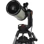 Celestron NexStar Evolution 9.25 Edge HD teleskops ar StarSense, montēts uz melna trīspieda ar smartfona kontroli, demonstrējot progresīvas astrofotogrāfijas iespējas