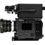 NISI Cine Lens 65 Prime 16mm T2.9 PL-Mount с Fujifilm-киноаппаратом, демонстрирующий четкие оптические элементы, люминесцентные метки и совместимость с PL-разъемом для профессионального кинематографа.